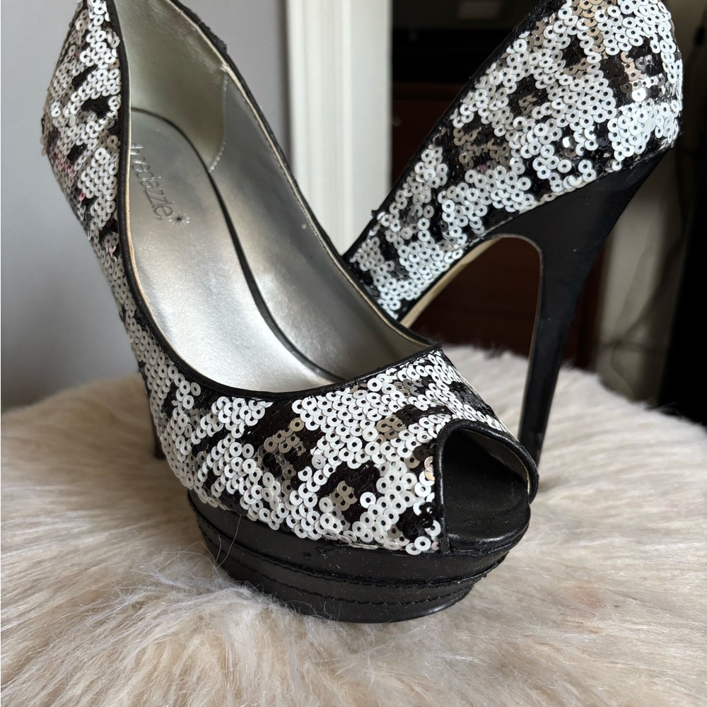 Elegant Black and White Sequin Peep-Toe Heels Shoedazzle size 7.5
